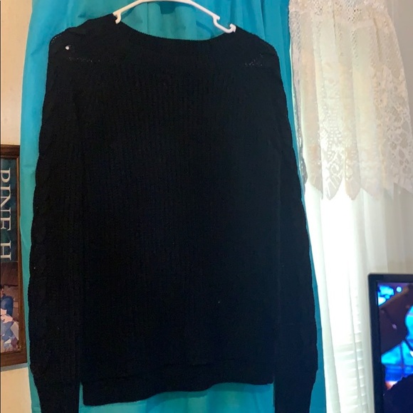 2 sweaters - Picture 3 of 3